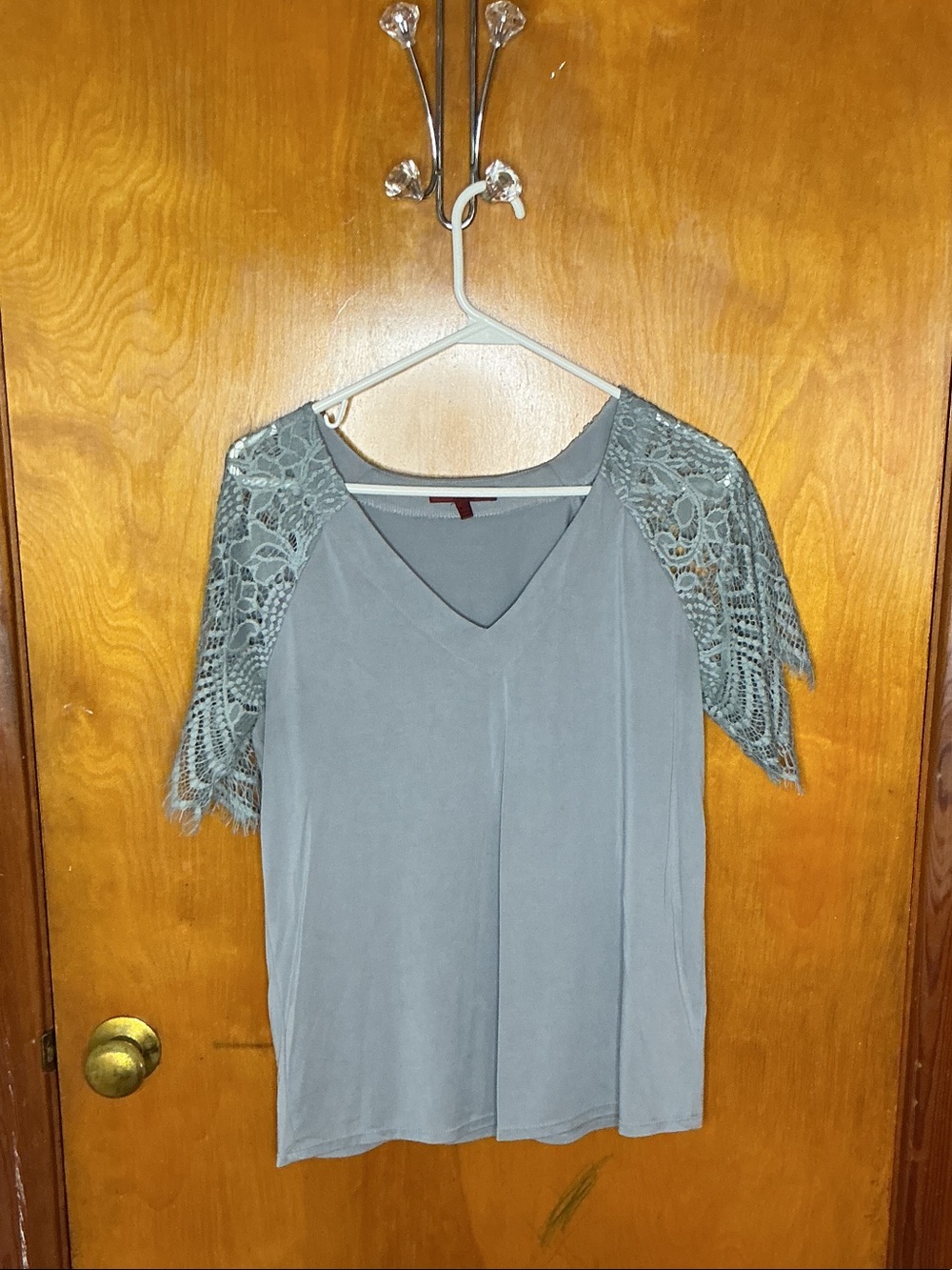 Women's V-Neck Short Sleeve Tee with Lace Shoulders - Gray